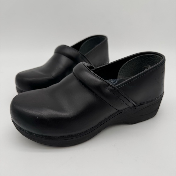 Dansko XP 2.0 Black Leather Closed-Back Clogs Size 38/7.5-8 - Picture 1 of 12